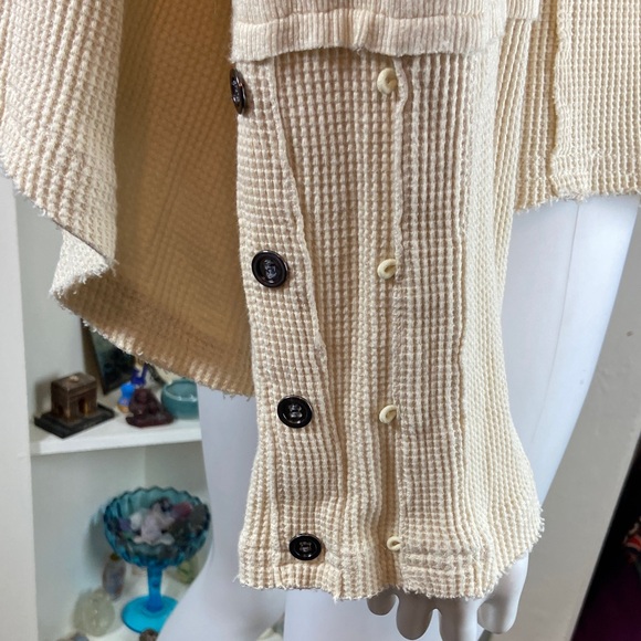 NWOT Pol Cream Buttoned shirt blouse Top oversized Waffle fabric asymmetrical M - Picture 10 of 14